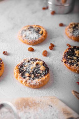 Reçel dolu lezzetli mini turtalar.