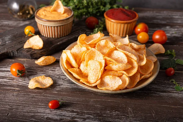 Organic Paprika Chips Tomatoes Herbs — Photo