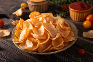 Organic paprika chips with tomatoes and herbs