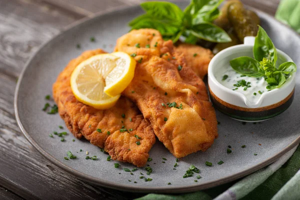 Delicious Simple Schnitzel French Fries Garlic Sauce — Stockfoto