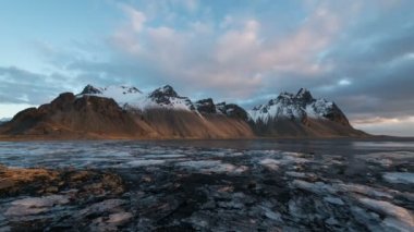 İzlanda dağlar (stokksnes, İzlanda)