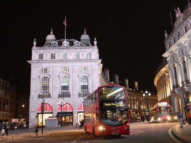 piccadilly circus, Çift katlı alçak taban