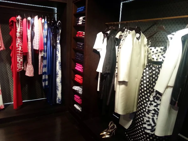 Kadın giyim alışveriş merkezinde