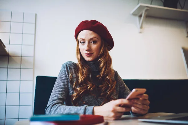 Low Angle Young Woman Wearing Blue Sweater Red Beret Sending — Stock Photo, Image