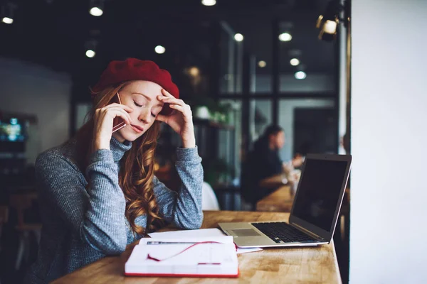 Exhausted Female Remote Worker Beret Headache Talking Mobile Phone Touching — Stock Photo, Image