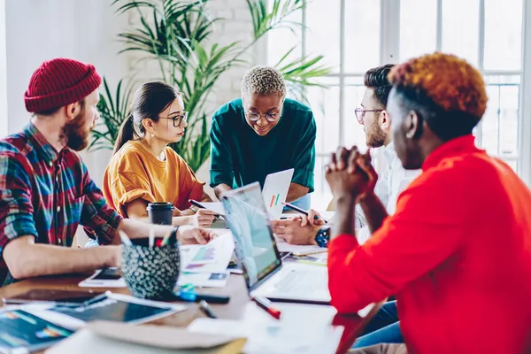 Crew Skilled Coworkers Brainstorming Cooperative Working Process Desk Professional Multiracial — Foto de Stock