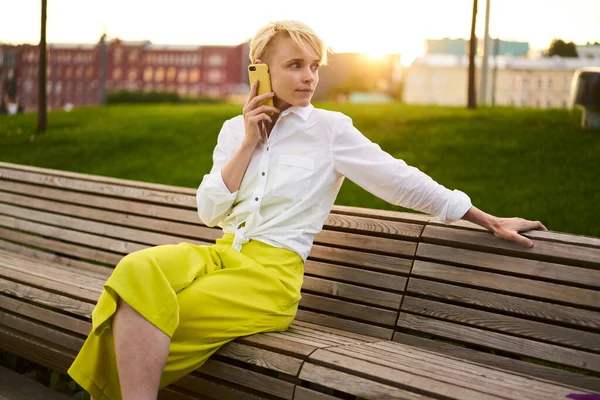 Trendy Dressed Caucasian Female Using Roaming Internet Connection Making International — Stock Photo, Image