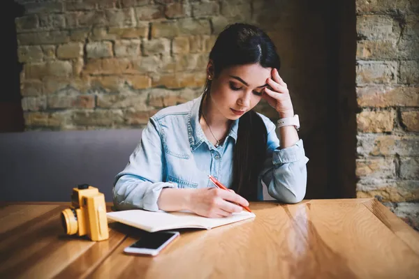 Young Serious Female Photographer Casual Outfit Sitting Table Retro Photo — Stock Photo, Image