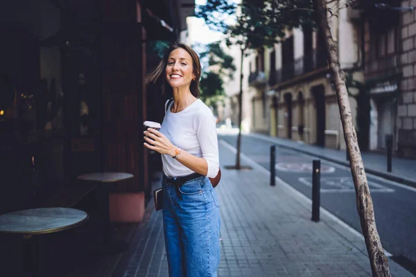 Beautiful Lady White Top Blue Jeans Posing City Street Coffee — Stock Photo, Image