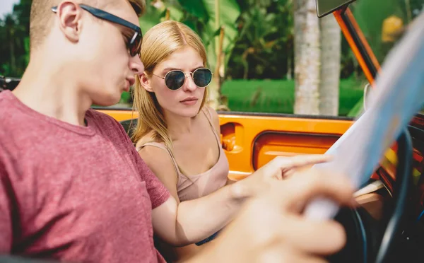 Pensive Male Tourist Sunglasses Searching Way Map Discussing Details Girlfriend — Stock Photo, Image