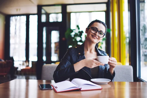 Cheerful Female Toothy Smile Looking Camera Sitting Table Window Cup — Stock Photo, Image