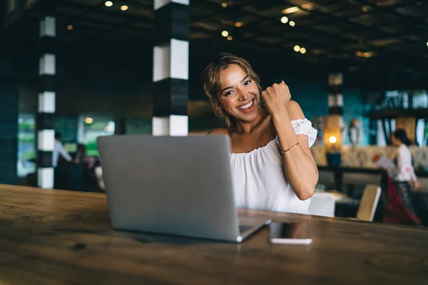 Delighted Young Lady Wearing Trendy White Top Open Shoulders Sitting — Stock Photo, Image