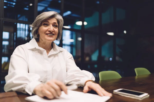 Positive Female Wearing Office Clothes Toothy Smile Looking Away While — Stock Photo, Image