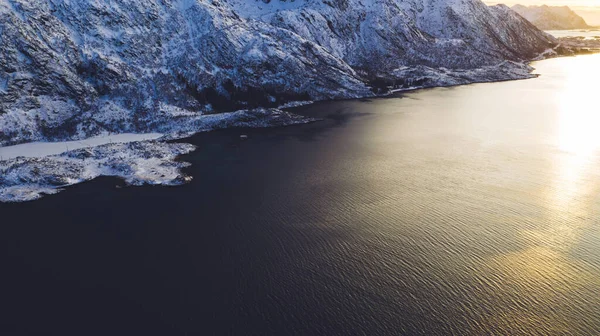 Impresionante Vista Pájaro Majestuosas Montañas Fiordos Cubiertas Nieve Invierno Vista —  Fotos de Stock