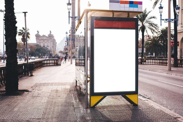 Paragem Ônibus Original Com Design Brilhante Colocado Perto Palmas Tropicais — Fotografia de Stock