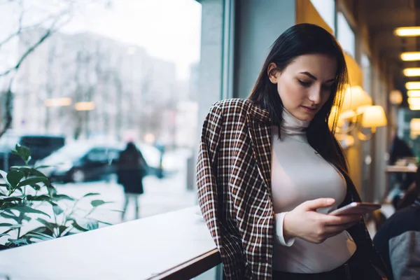 Serious Young Lady Wearing Trendy Turtleneck Coat Leaning Wooden Table — Stock Photo, Image