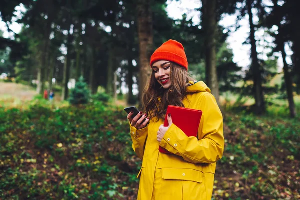 Low Angle Smiling Lady Red Lips Outerwear Using Smartphone Carrying — Stock Photo, Image