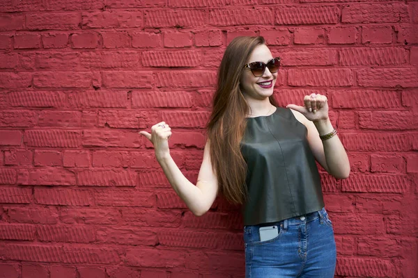 Half Length Portrait Cheerful Hipster Girl Sunglasses Posing Urban Setting — Stock Photo, Image