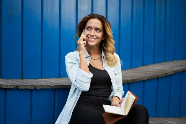 Cheerful Female Student Education Notepad Enjoying Positive Cellular Communication Learning — Stock Photo, Image