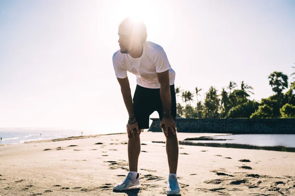 Cuerpo Completo Hombre Delgado Agotado Ropa Cómoda Para Entrenamiento Poniendo — Foto de Stock