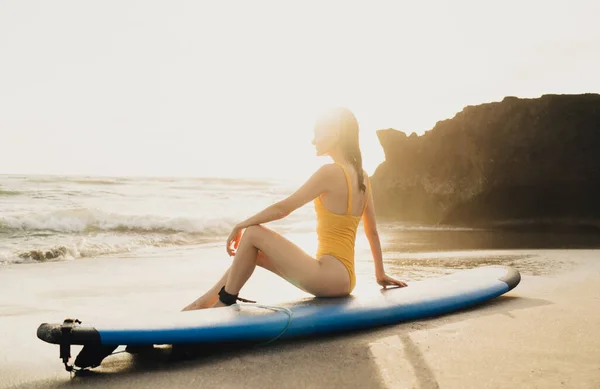 Side View Anonymous Young Female Athlete Yellow Swimsuit Sitting Surfboard — Stock Photo, Image