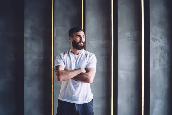 Pensive Bearded Man Sportswear Standing Arms Crossed Resting Workout Morning — Stock Photo, Image