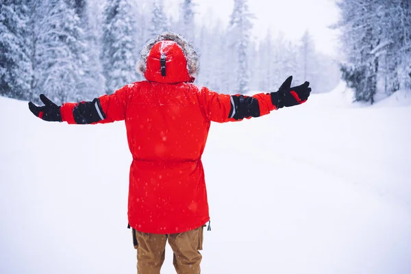 Back View Unrecognizable Traveler Outerwear Stretching Out Arms Enjoying Freedom — Stock Photo, Image