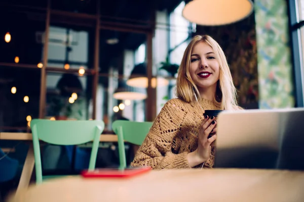 Smiling Young Female Freelancer Trendy Sweater Sitting Table Laptop Smartphone — Stock Photo, Image