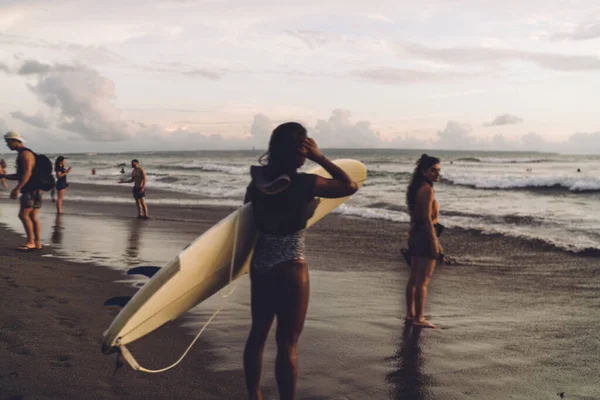 Back View Anonymous Female Swimwear Holding Surfboard While Standing Sandy — Stock Photo, Image