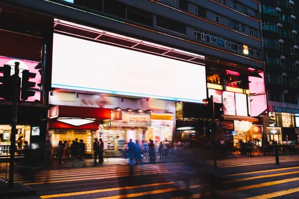 Moderna Calle Concurrida Con Luces Brillantes Pantalla Vacía Con Multitud — Foto de Stock