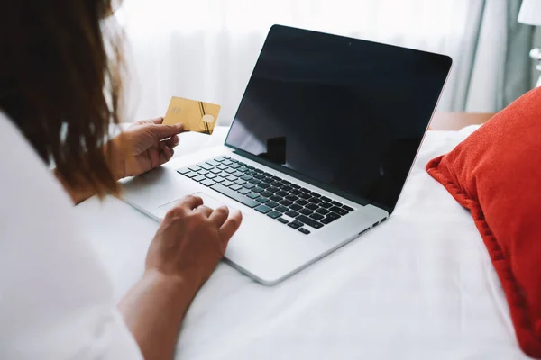 Crop Unrecognizable Female Using Laptop Buy Clothes Internet Typing Credit — Stock Photo, Image