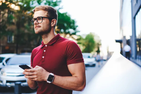 Calm Bearded Male Trendy Outfit Eyeglasses Standing Smartphone Hands Urban — Stock Photo, Image