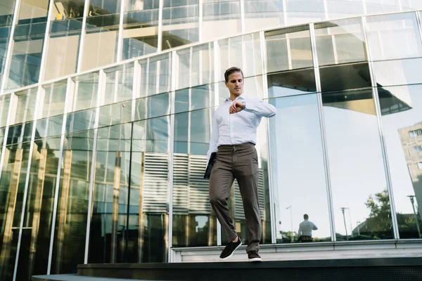 Caucasian Businessman Years Old Checking Time Office Building Using Modern — Stock Photo, Image