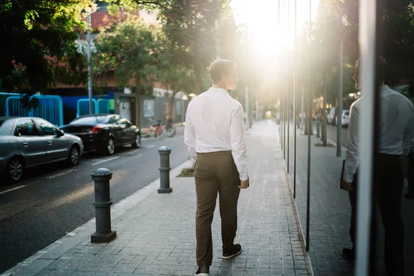 Back View Youthful Businessman White Shirt Walking Sidewalk Hand Pocket — Stock Photo, Image