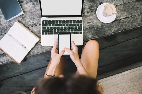 Crop Anonymous Female Freelancer Browsing Smartphone Sitting Table Laptop Notebook — Fotografia de Stock