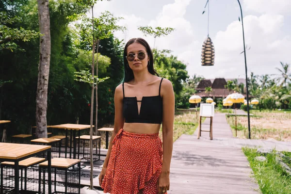 Slim Tanned Young Ethnic Woman Crop Top Skirt Sunglasses Standing — Fotografia de Stock