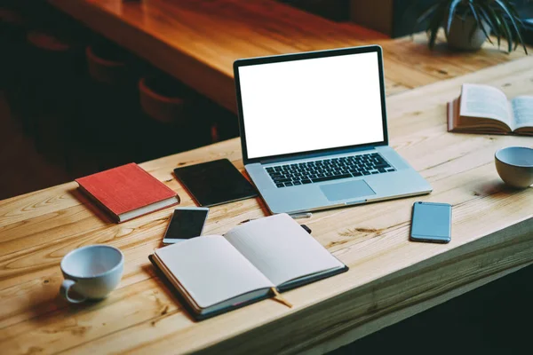 Laptop Blank Screen Notepads Smartphones Left Workers Wooden Table Modern — Stockfoto