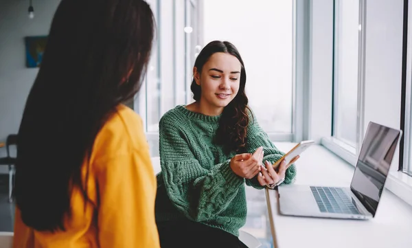 Positive Female Colleagues Casual Outfit Discussing Strategy Company While Working — Fotografia de Stock