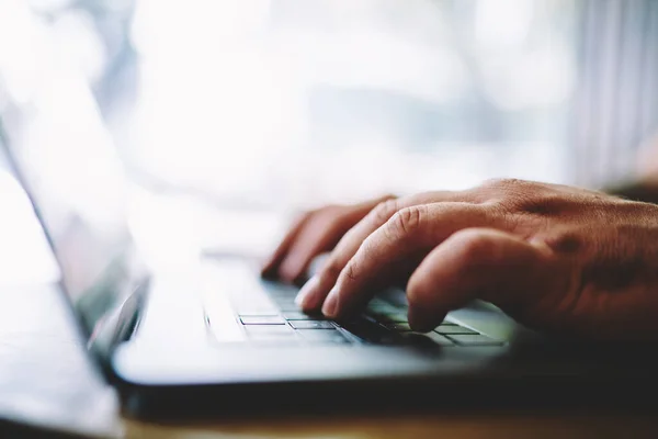 Side View Crop Unrecognizable Male Touching Keyboard Modern Laptop Finding — Stock Photo, Image