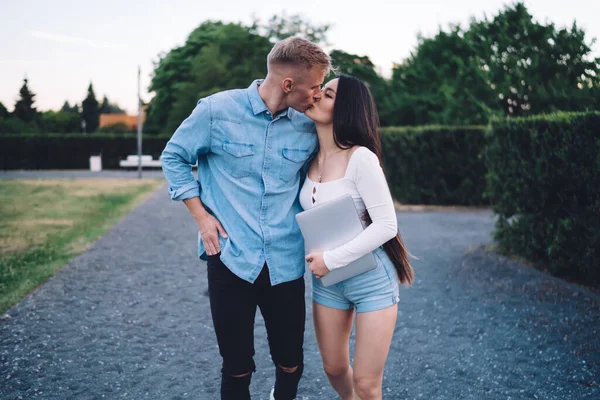 Caucasian Female Copywriter Digital Netbook Kissing Boyfriend Dressed Jeans Shirt — Stock Photo, Image