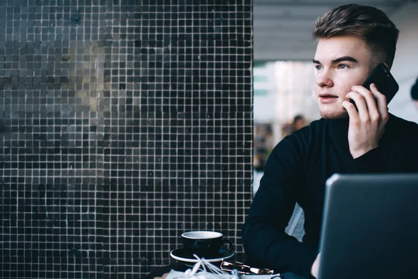 Serious Young Man Black Turtleneck Sitting Front Laptop Looking Away — Stockfoto