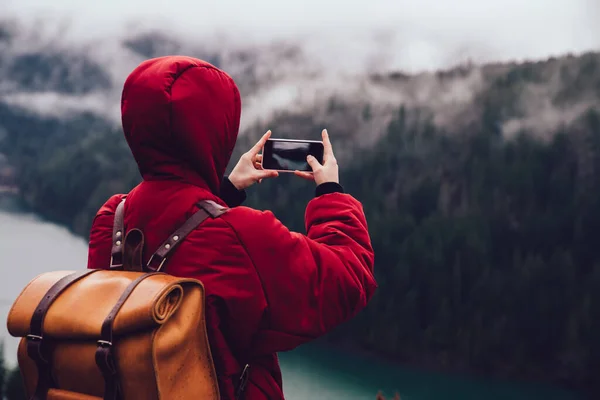 Rückansicht Eines Nicht Wiedererkennbaren Entdeckers Mit Rucksack Warmer Kleidung Mit — Stockfoto