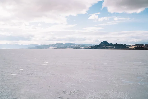 Wonderful Picturesque View Dry Sea Rocky Hills Background Bonneville Salt — стокове фото