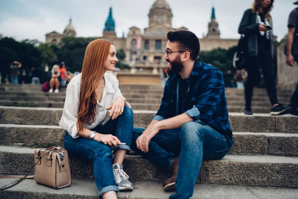 Happy Couple Love Resting Street Stairs Historic Center Discussing Getaway — 图库照片