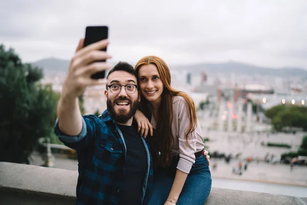 Happy Influence Bloggers Smiling While Shooting Video Vlog Travel Lifestyle — Foto Stock