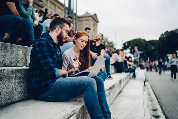 Skilled Caucaisan Man Woman Analyzing Plan Remote Working Have Brainstorming — Fotografia de Stock