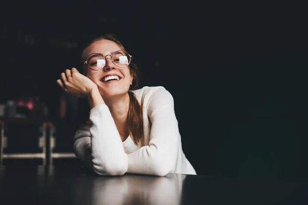 Positive Young Female White Jumper Eyeglasses Sitting Table Smiling Camera — Stock Photo, Image