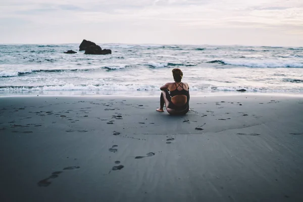 Slim Woman Resting Black Sand Seashore Thinking Cardio Training Have — Foto Stock