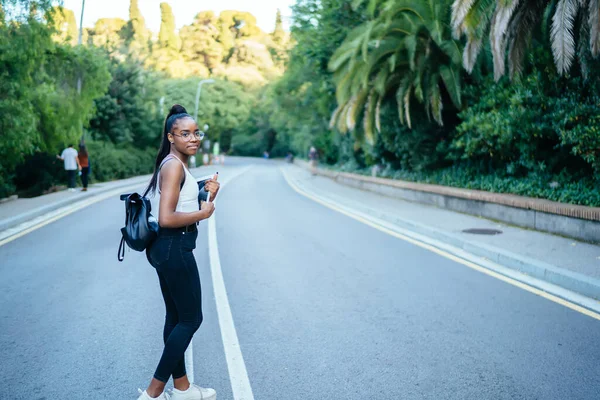 African American Millennial Female Tourist Modern Touch Pad Hand Looking — Stock Photo, Image