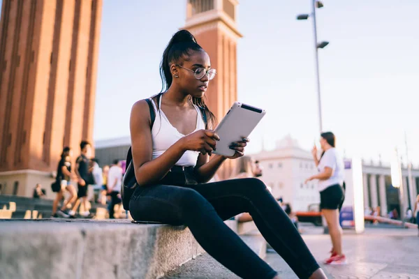 African American Hipster Girl Using Wireless Networking Online Communication Millennial — Foto Stock